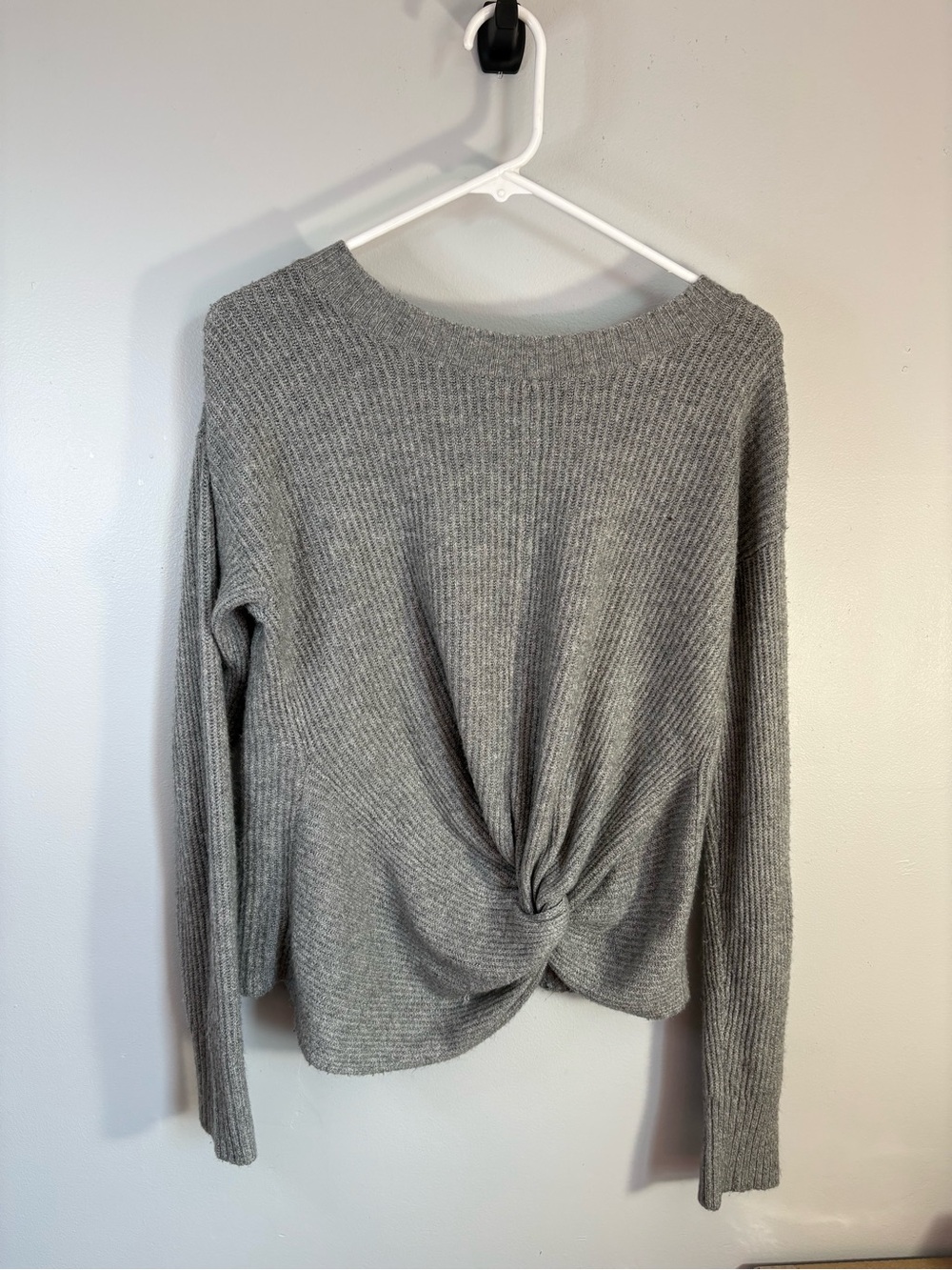Knot-Front Ribbed Long Sleeve Top in Gray